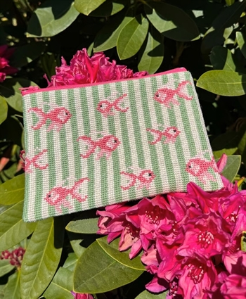 PINK GOLDFISH CLUTCH fra PompStitch
